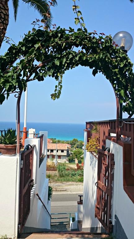 San Carlo - Terrazzo Sul Mare Con Ristorante E Pizzeria Bed & Breakfast Zambrone Ngoại thất bức ảnh